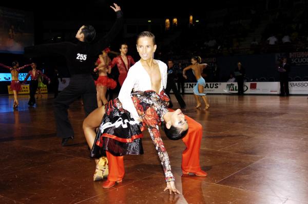 Бальные танцы фото, Чемпионат мира, латина, юниоры 2, Италия 2009, Михаэль Лернер и Марика Одикадзе 